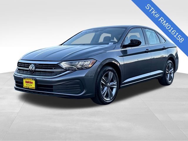 Used 2024 Volkswagen Jetta SE image 3