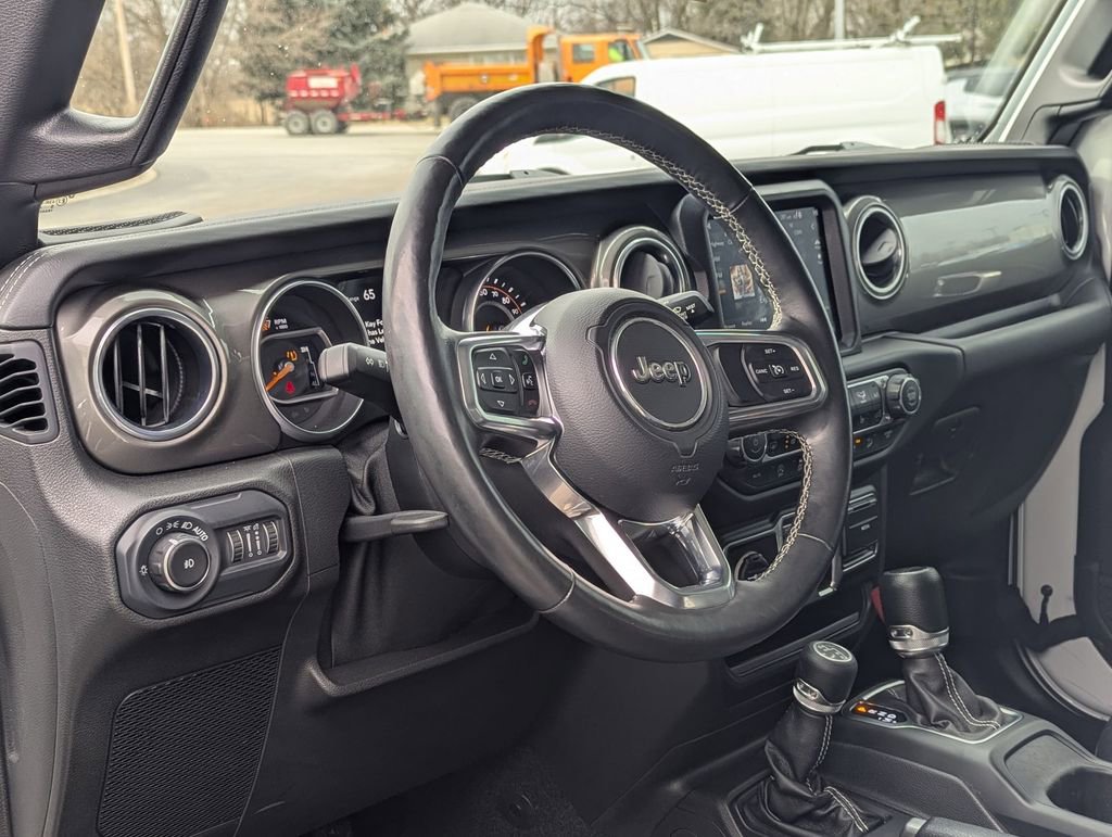 Used 2018 Jeep Wrangler Unlimited Sahara image 9