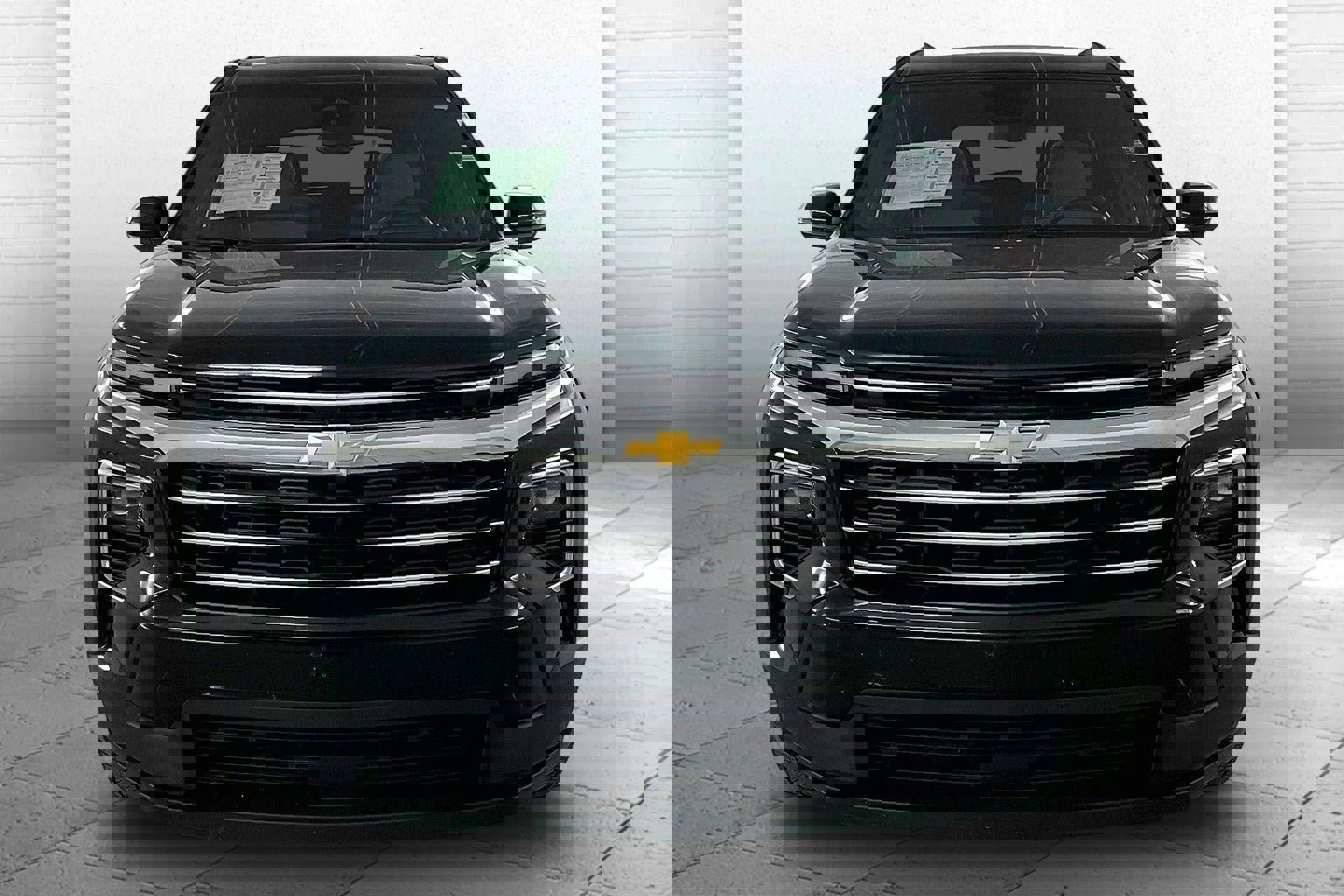 Used 2025 Chevrolet Traverse LT image 2