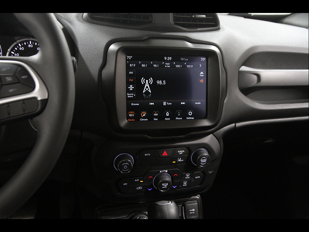 Used 2023 Jeep Renegade Latitude AWD/4WD image 9