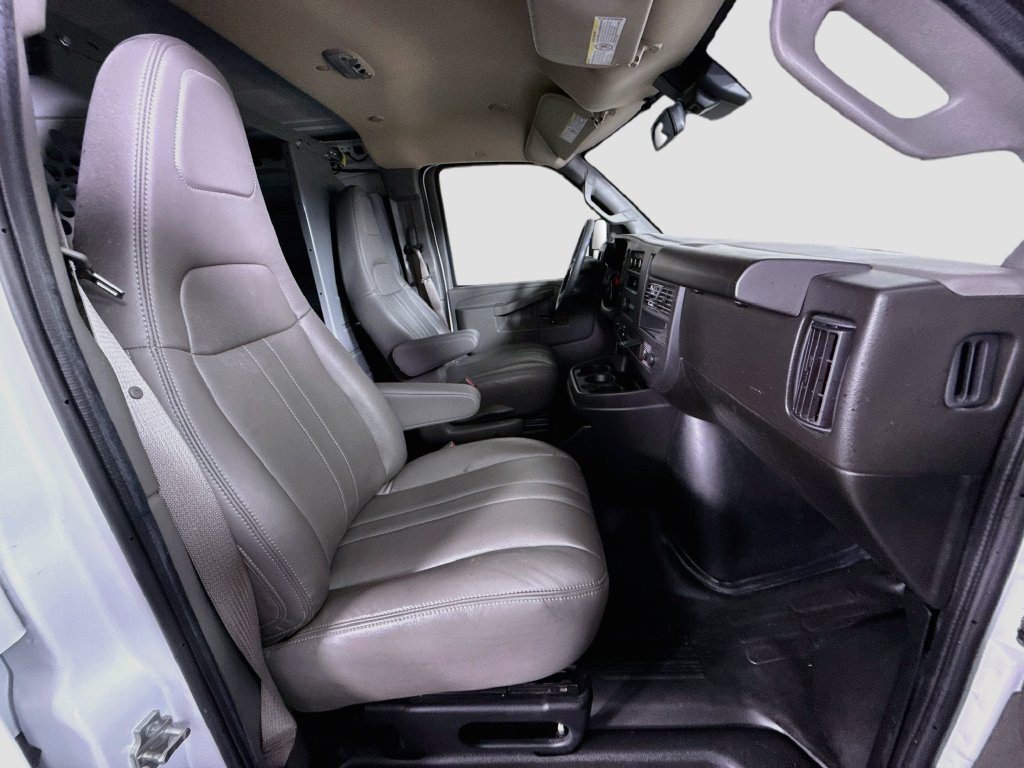 Used 2025 Chevrolet Express 2500 RWD image 21