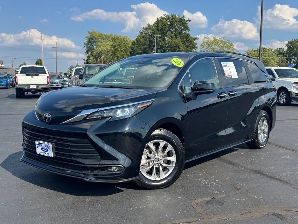 Used 2026 Toyota Sienna XLE FWD image 31