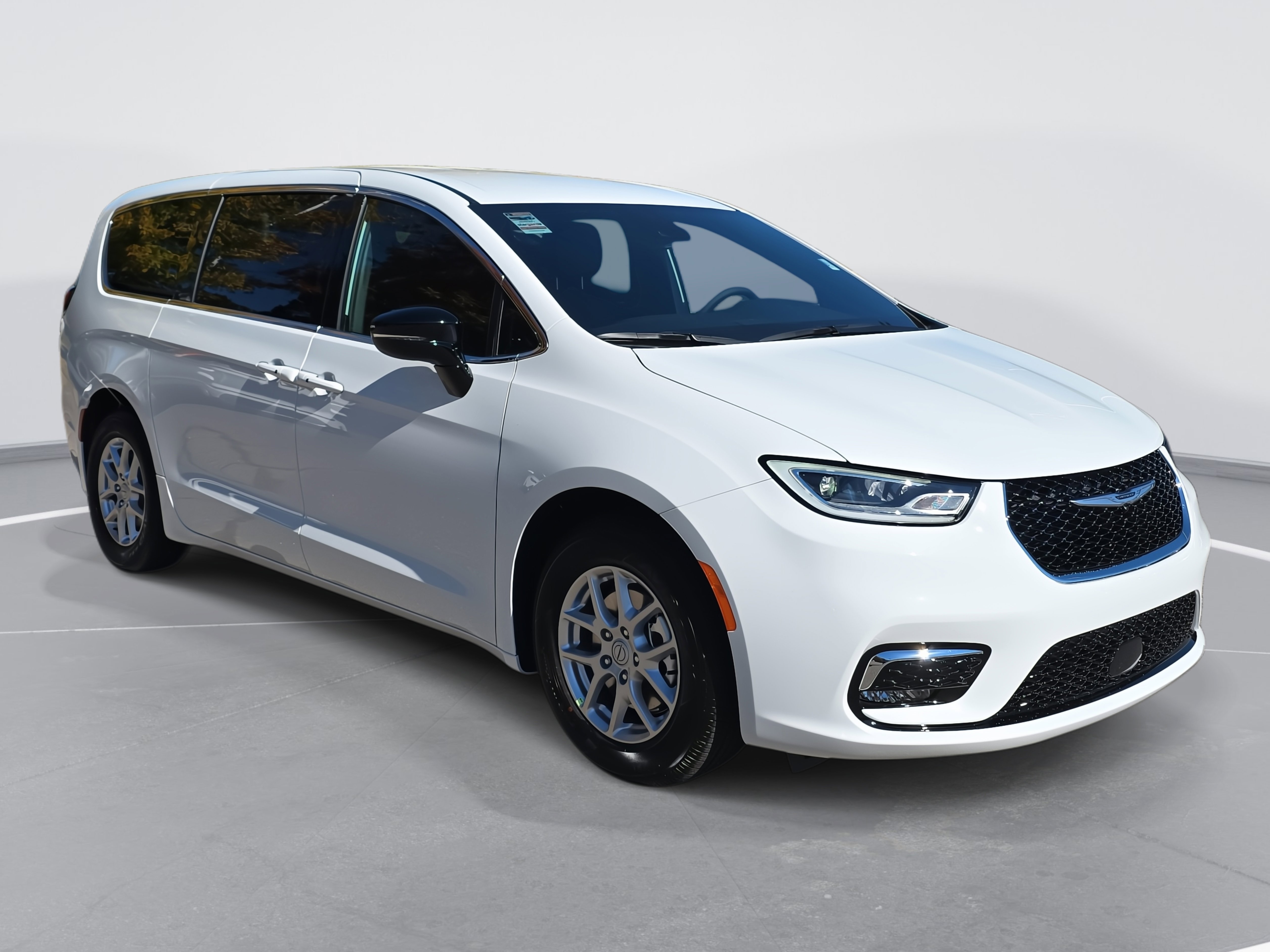 New 2026 Chrysler Pacifica Select image 3