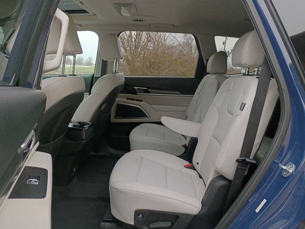 Used 2024 Kia Telluride S w/ S Sunroof Package image 19