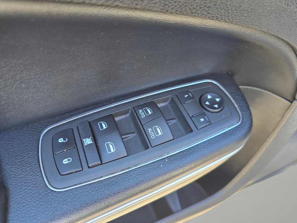 Used 2011 Chrysler 300 C RWD image 30