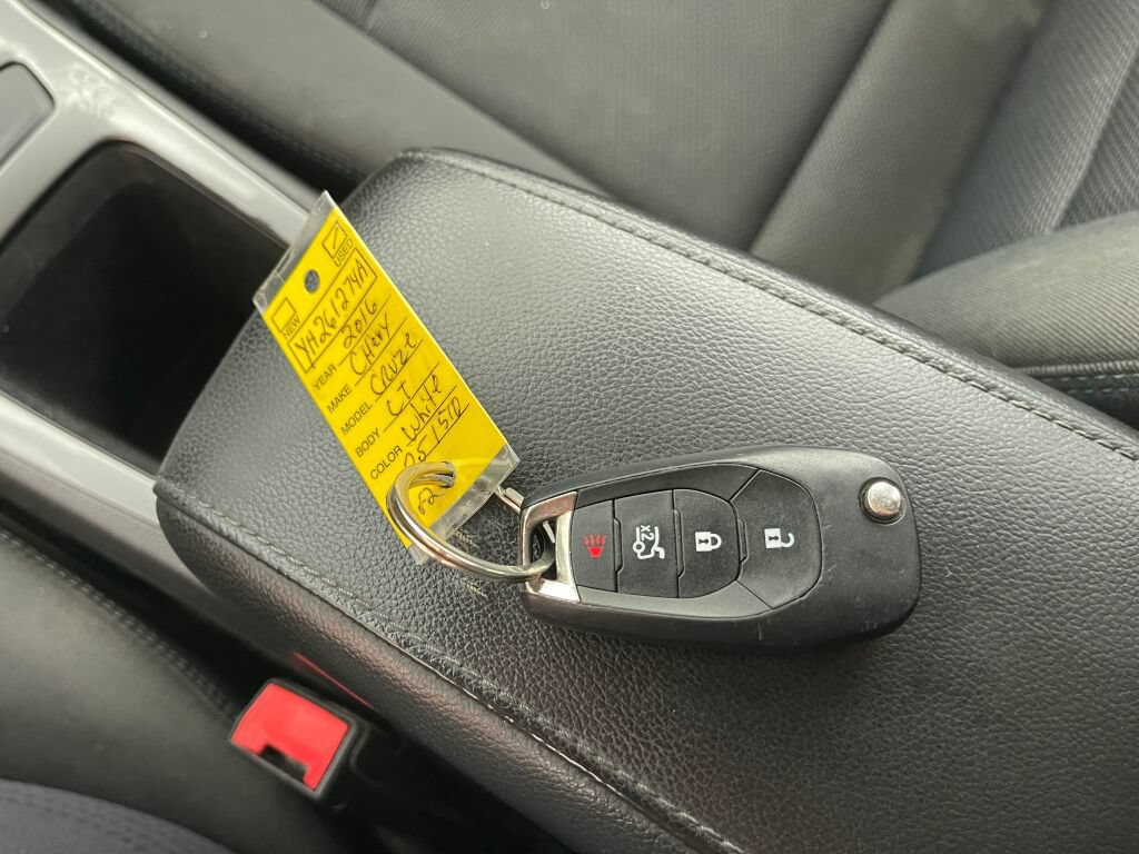 Used 2016 Chevrolet Cruze LT FWD image 4