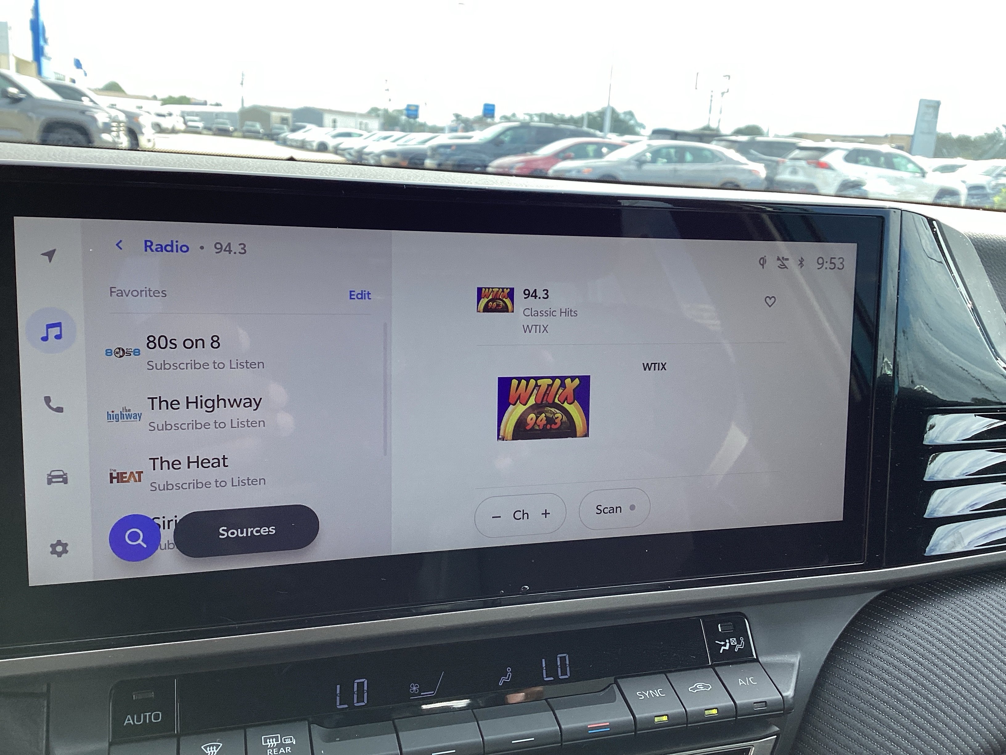 Used 2026 Toyota Camry SE w/ Multimedia Upgrade Package FWD image 17