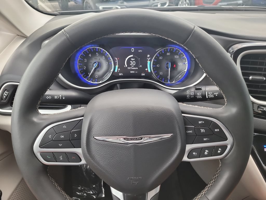 Used 2024 Chrysler Pacifica Touring-L FWD image 29