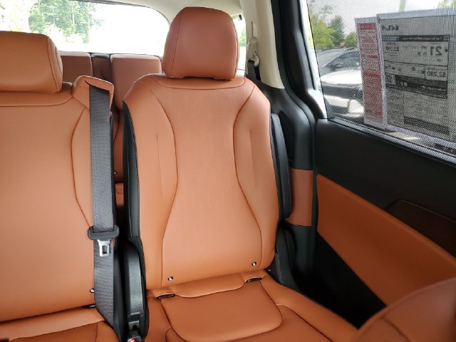 New 2027 Kia Carnival SX w/ Dark Edition Package FWD image 12