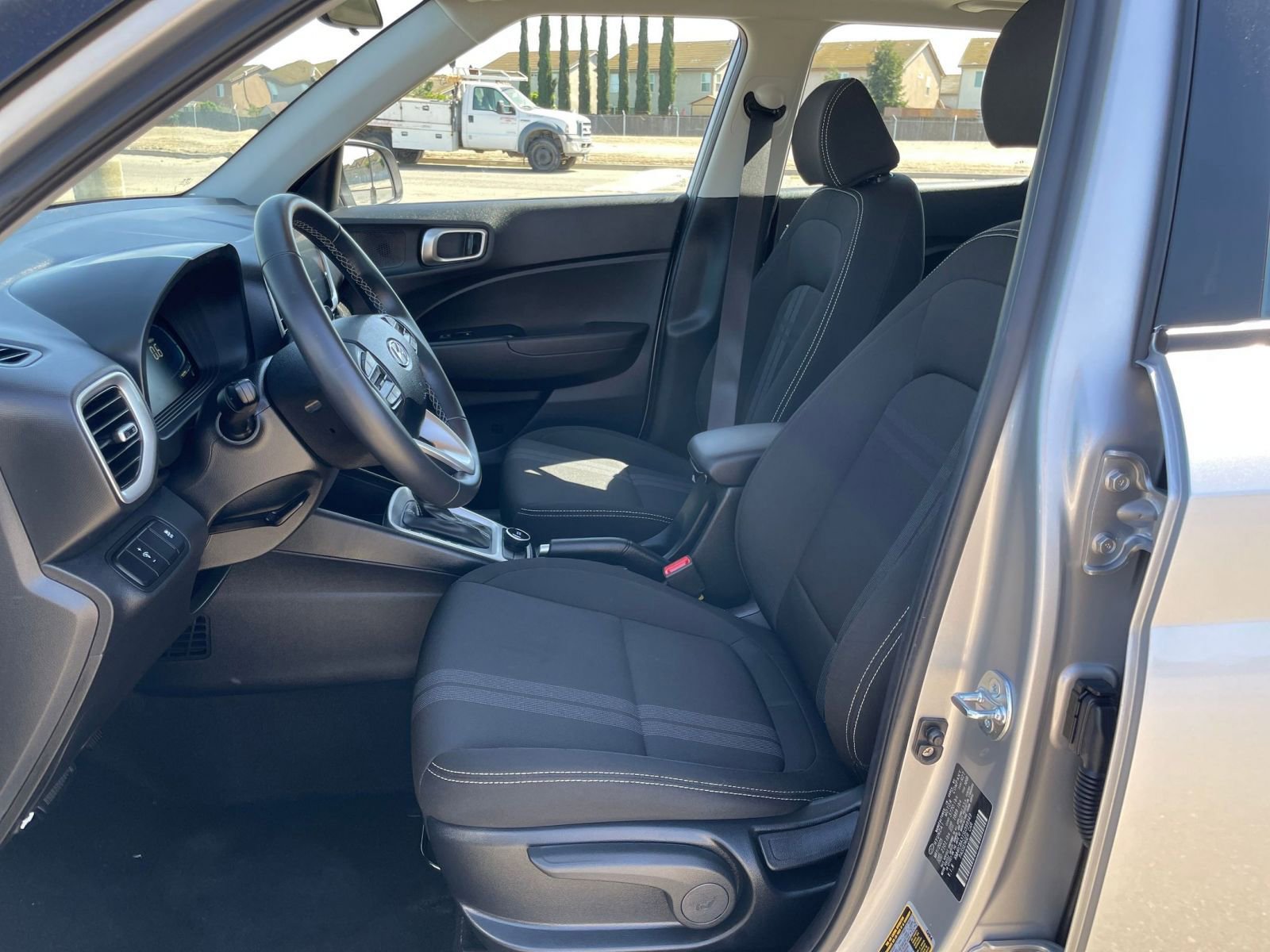 Used 2025 Hyundai Venue SEL image 27