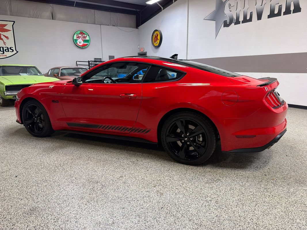 Used 2022 Ford Mustang GT Premium w/ Black Accent Package RWD image 4