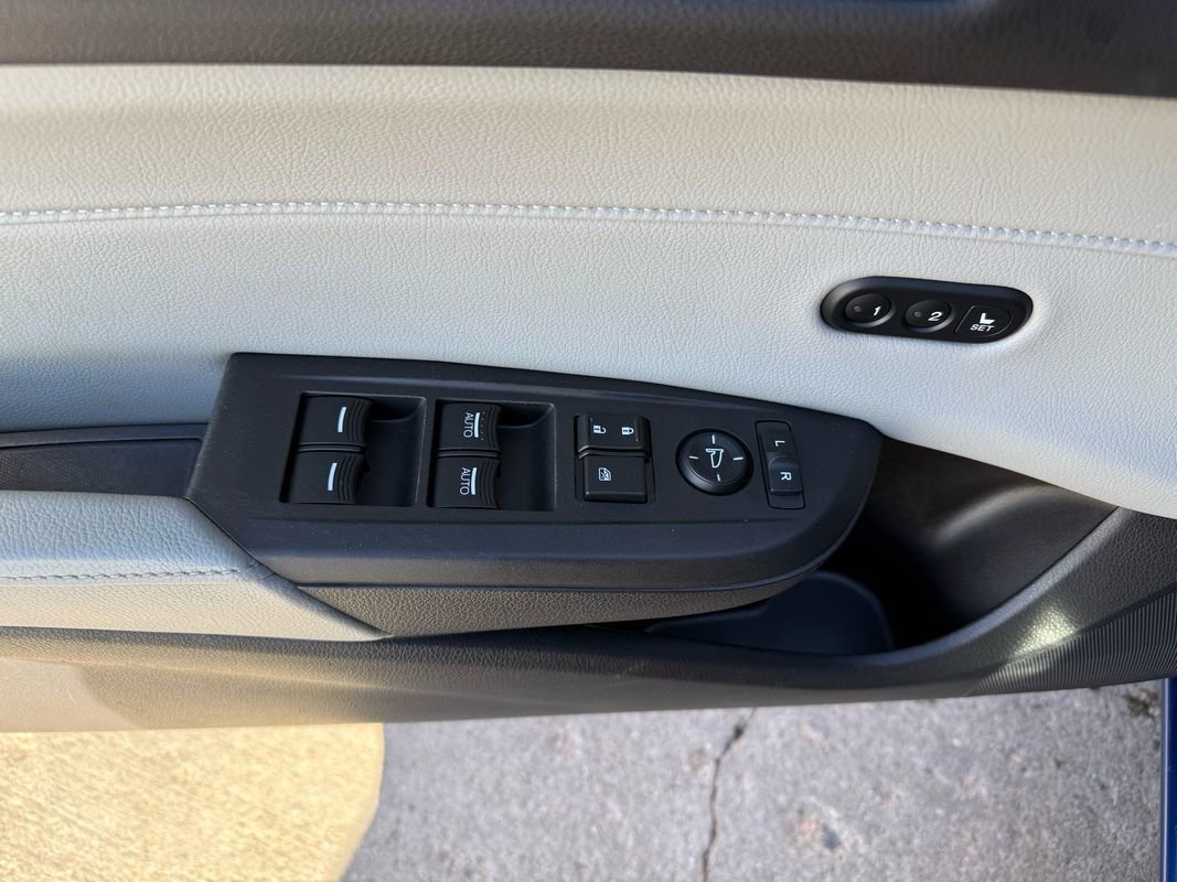 Used 2016 Acura ILX w/ Technology Plus Package image 18