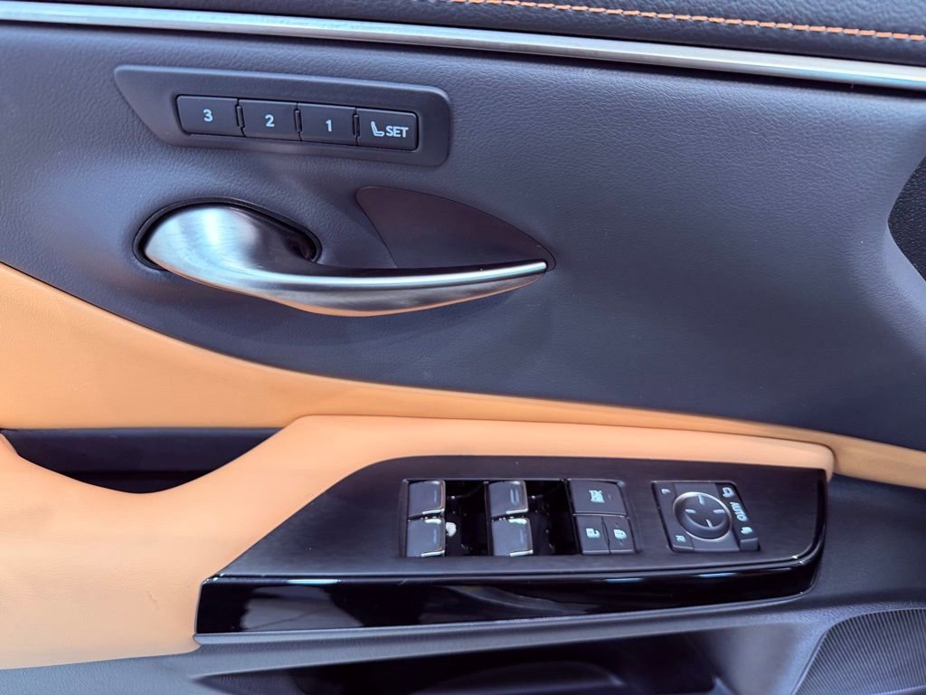 Certified 2022 Lexus ES 350 w/ Premium Package image 18