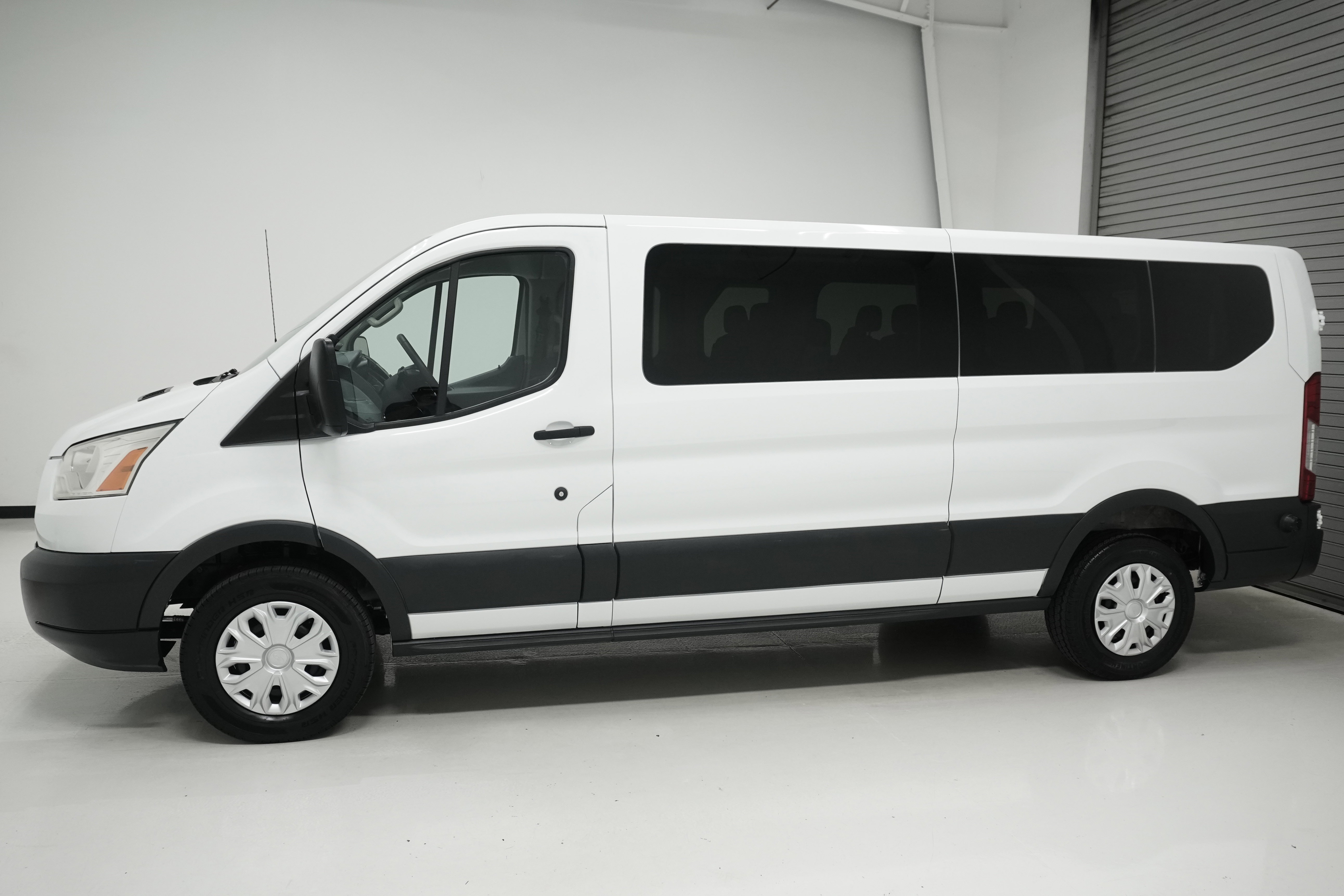 Used 2015 Ford Transit 350 XLT RWD image 5