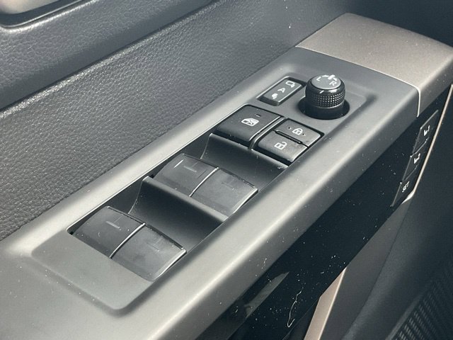 Used 2025 Toyota Tundra Limited AWD/4WD image 34