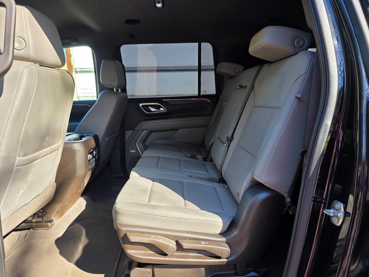Used 2021 Chevrolet Suburban LT RWD image 28