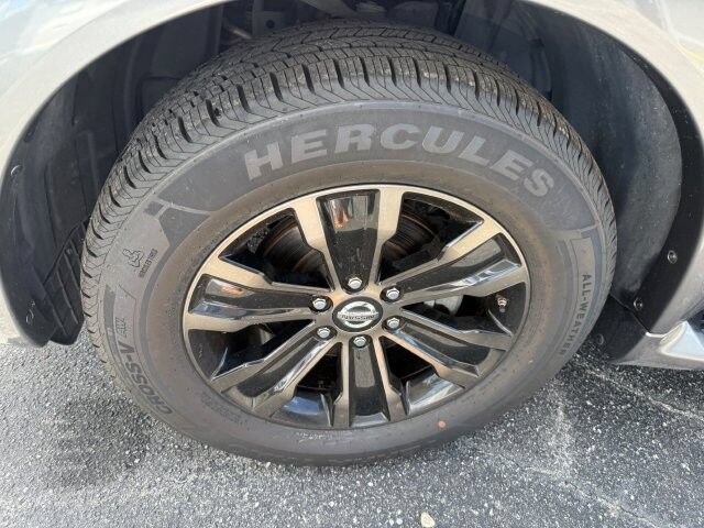 Used 2019 Nissan Armada Platinum w/ Captain's Chairs Package RWD image 9