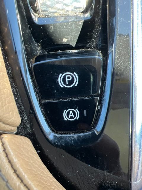 Used 2016 Volvo XC90 T6 Momentum w/ Momentum Plus Package AWD/4WD image 18