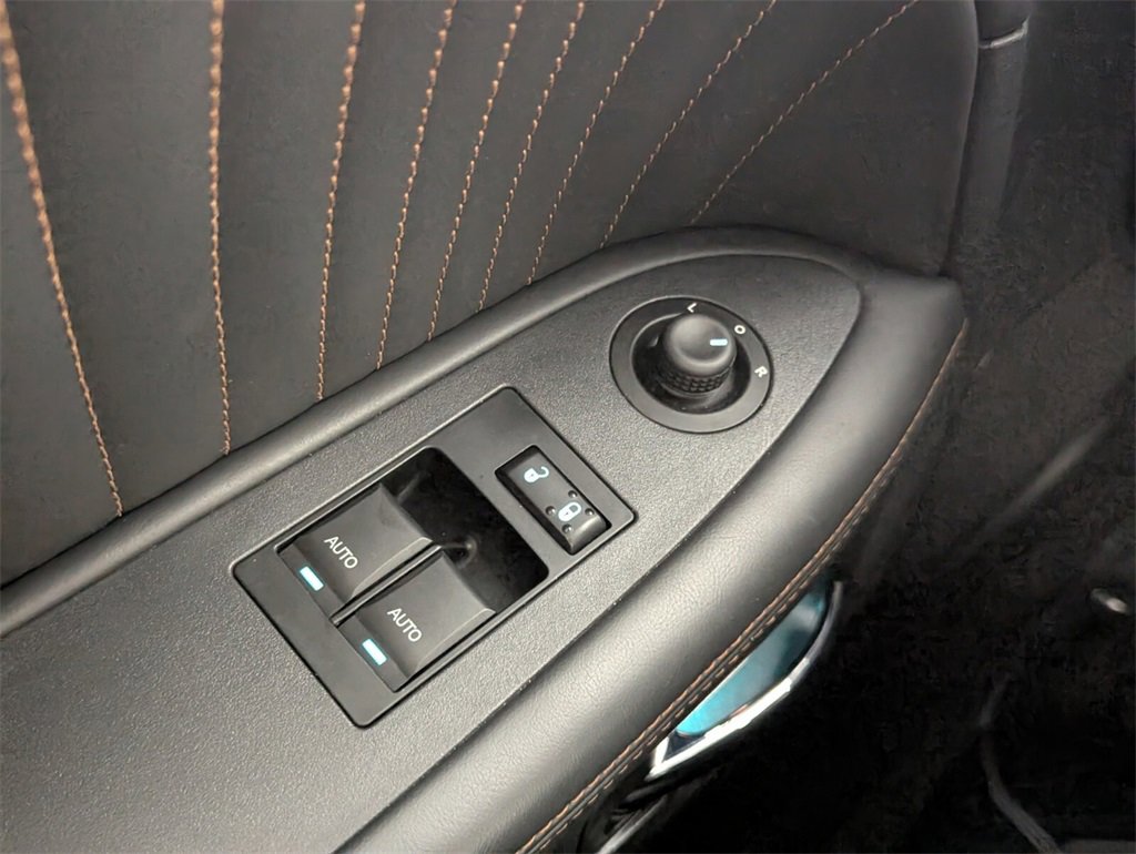 Used 2014 Dodge Challenger R/T image 15