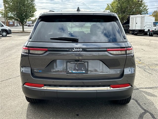 Used 2023 Jeep Grand Cherokee 4WD 4xe image 3