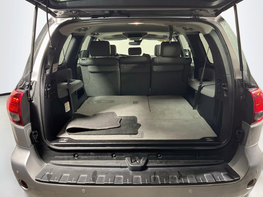Used 2018 Toyota Sequoia Limited w/ Safety & Convenience Package AWD/4WD image 28