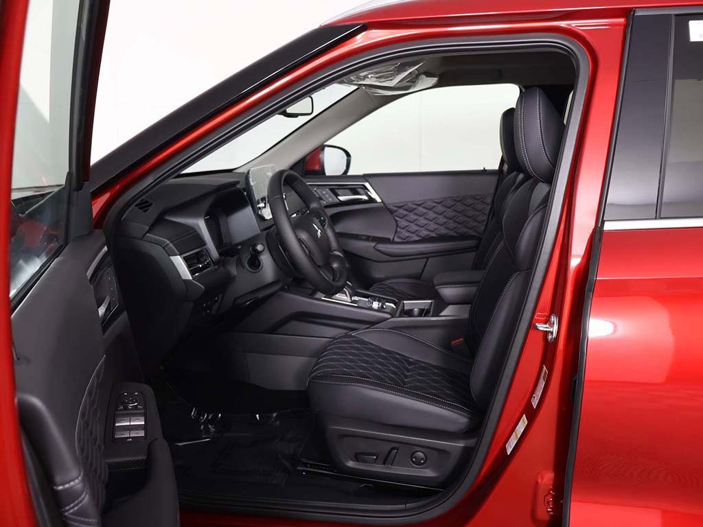 New 2025 Mitsubishi Outlander SEL image 32