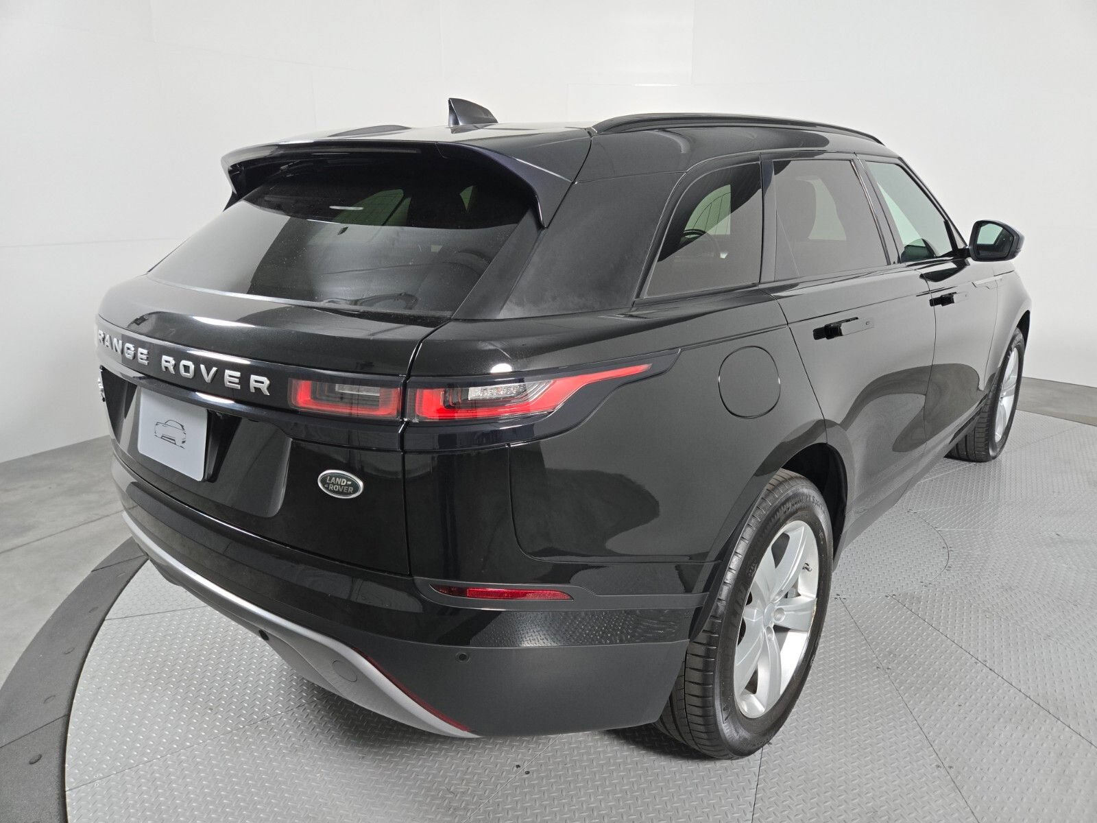 Used 2019 Land Rover Range Rover Velar S AWD/4WD image 3