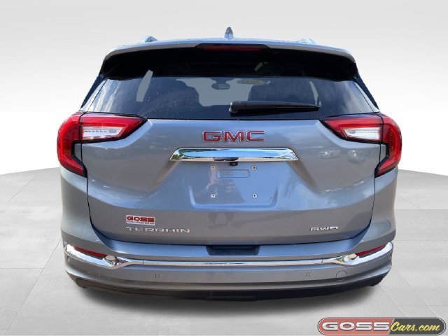 Used 2024 GMC Terrain Denali w/ Denali Premium Package AWD/4WD image 4