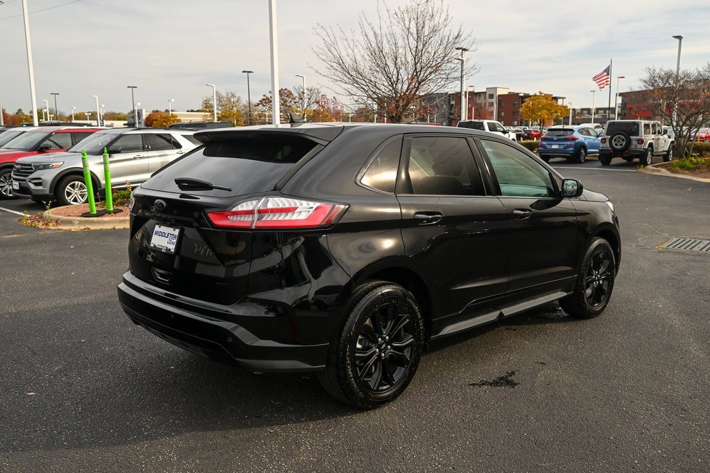New 2024 Ford Edge SE w/ Black Appearance Package image 3
