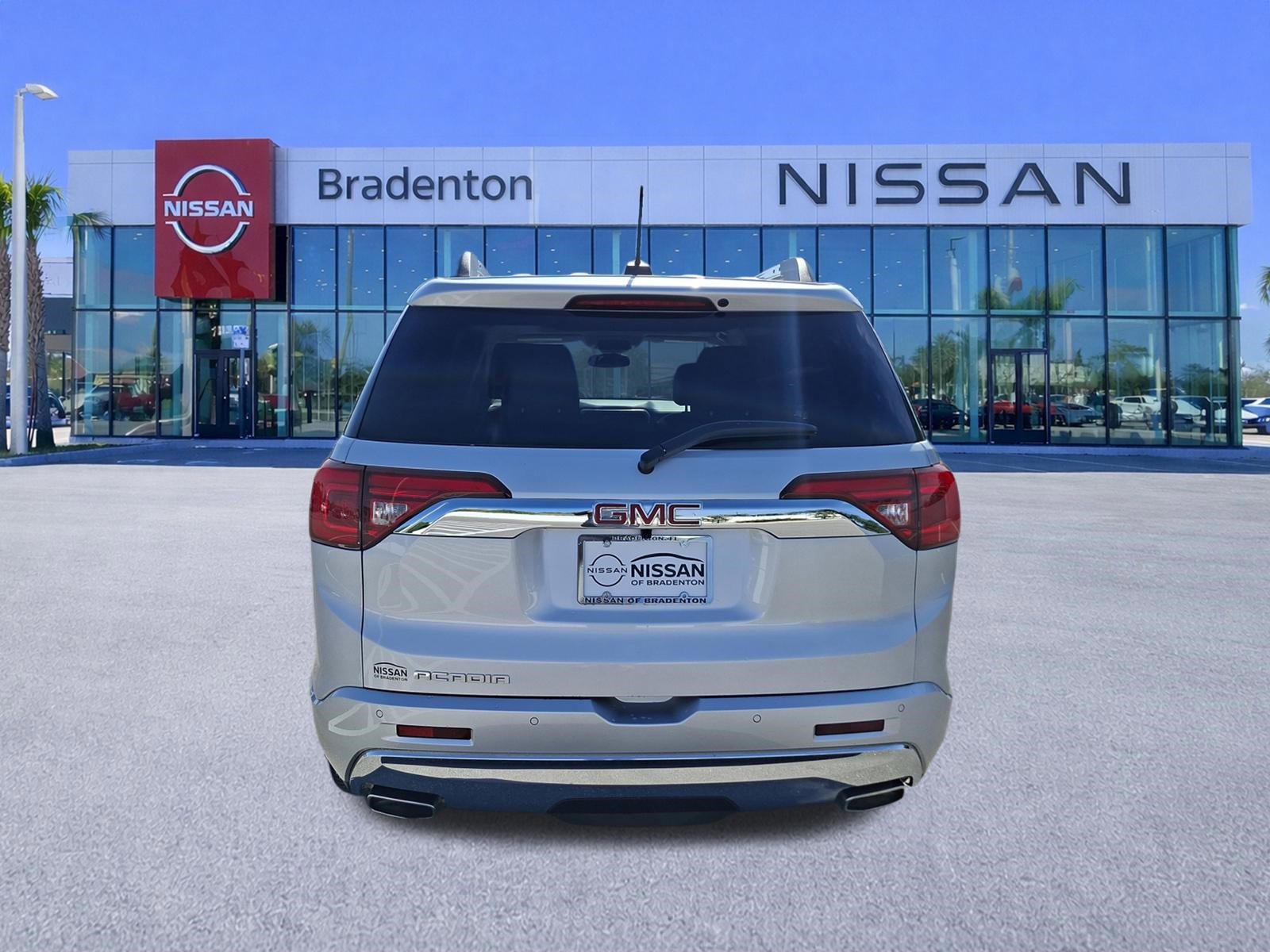 Used 2019 GMC Acadia Denali w/ Technology Package FWD image 6