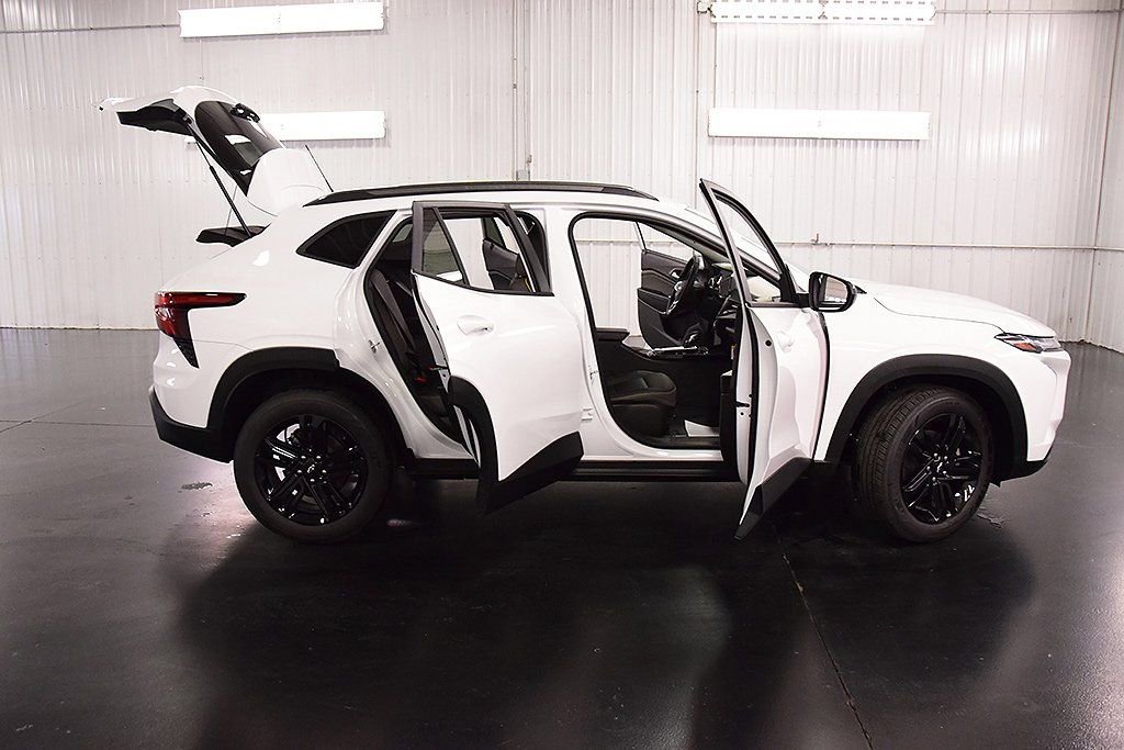 New 2025 Chevrolet Trax ACTIV image 32
