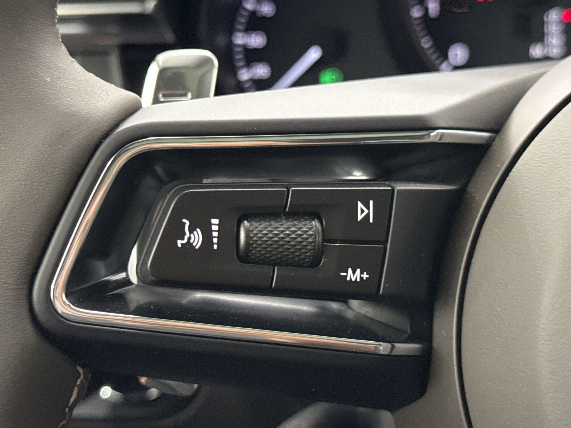 Used 2025 Porsche Macan image 17