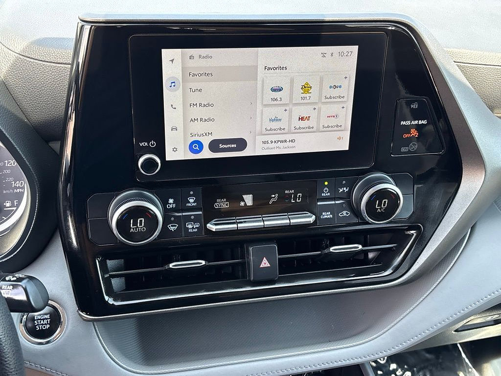Used 2023 Toyota Highlander L FWD image 21