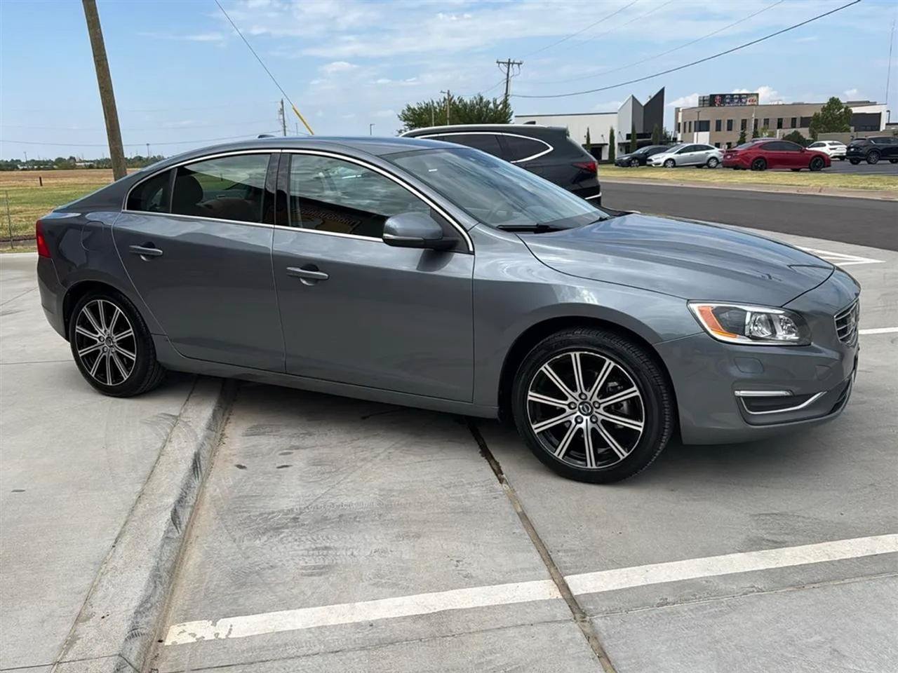 Used 2017 Volvo S60 T5 Inscription Platinum FWD image 8