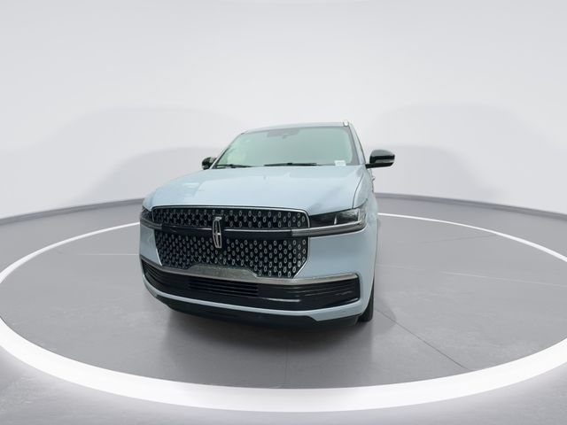 New 2027 Lincoln Navigator Reserve AWD/4WD image 3