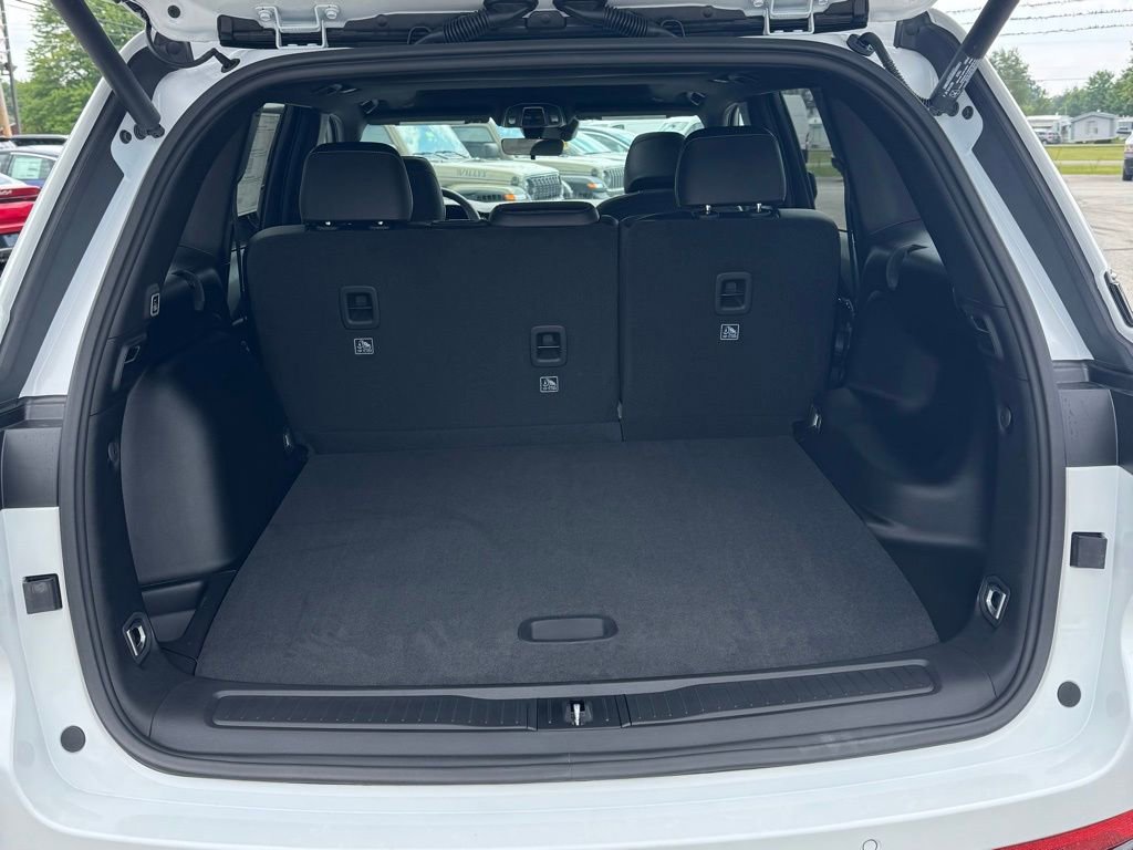 New 2025 Jeep Grand Cherokee Altitude image 7