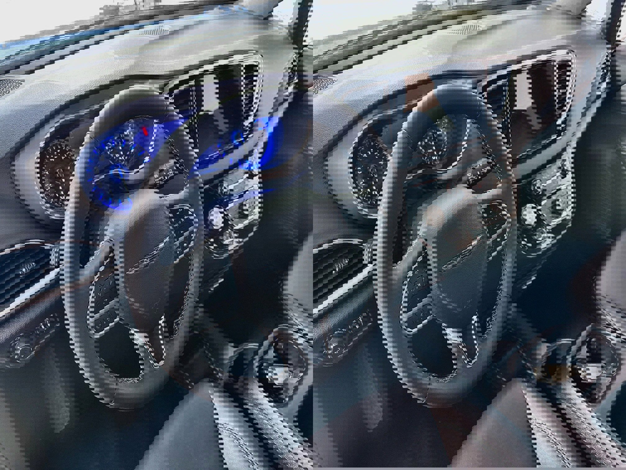 Used 2025 Chrysler Pacifica Select FWD image 11