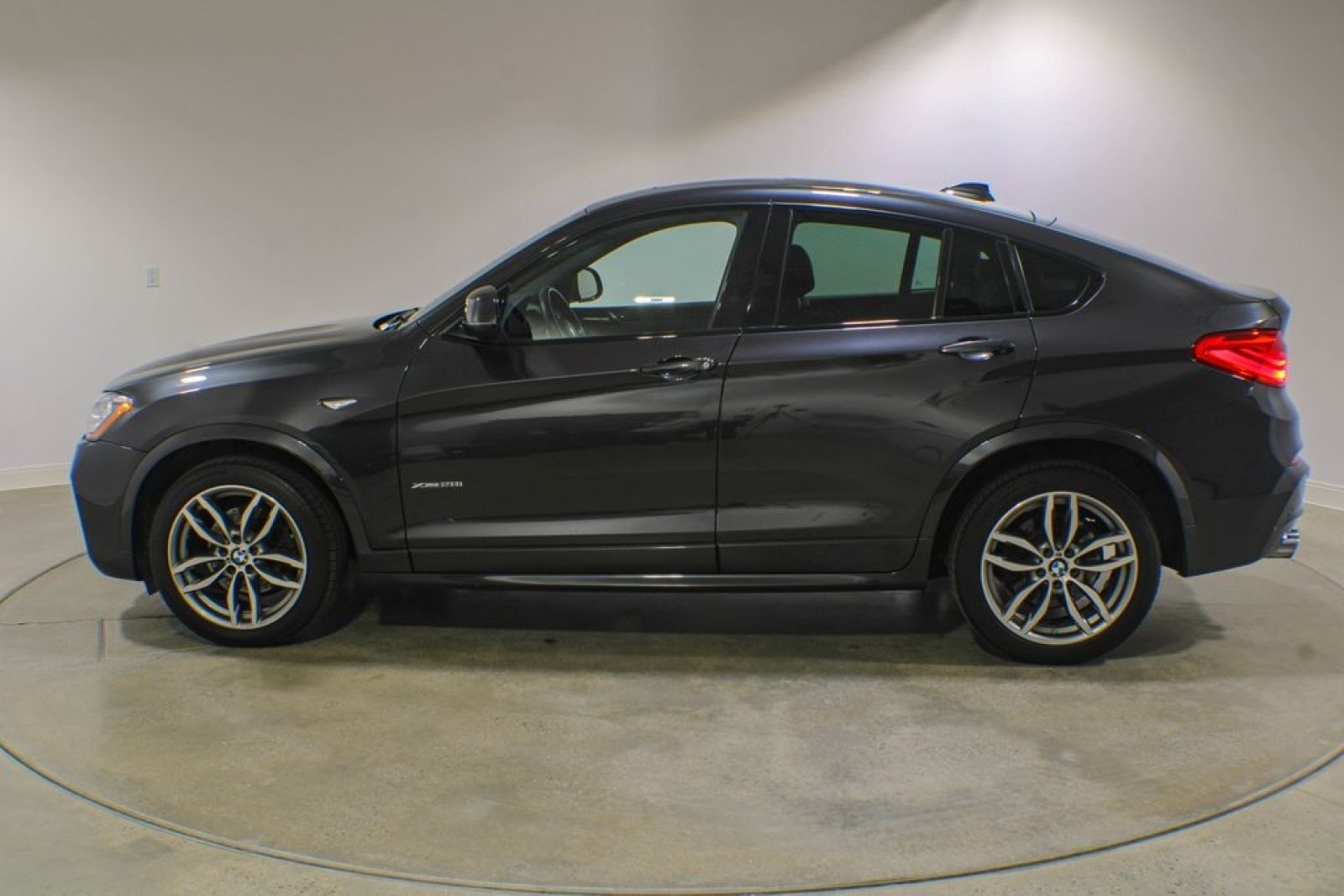 Used 2017 BMW X4 xDrive28i AWD/4WD image 2
