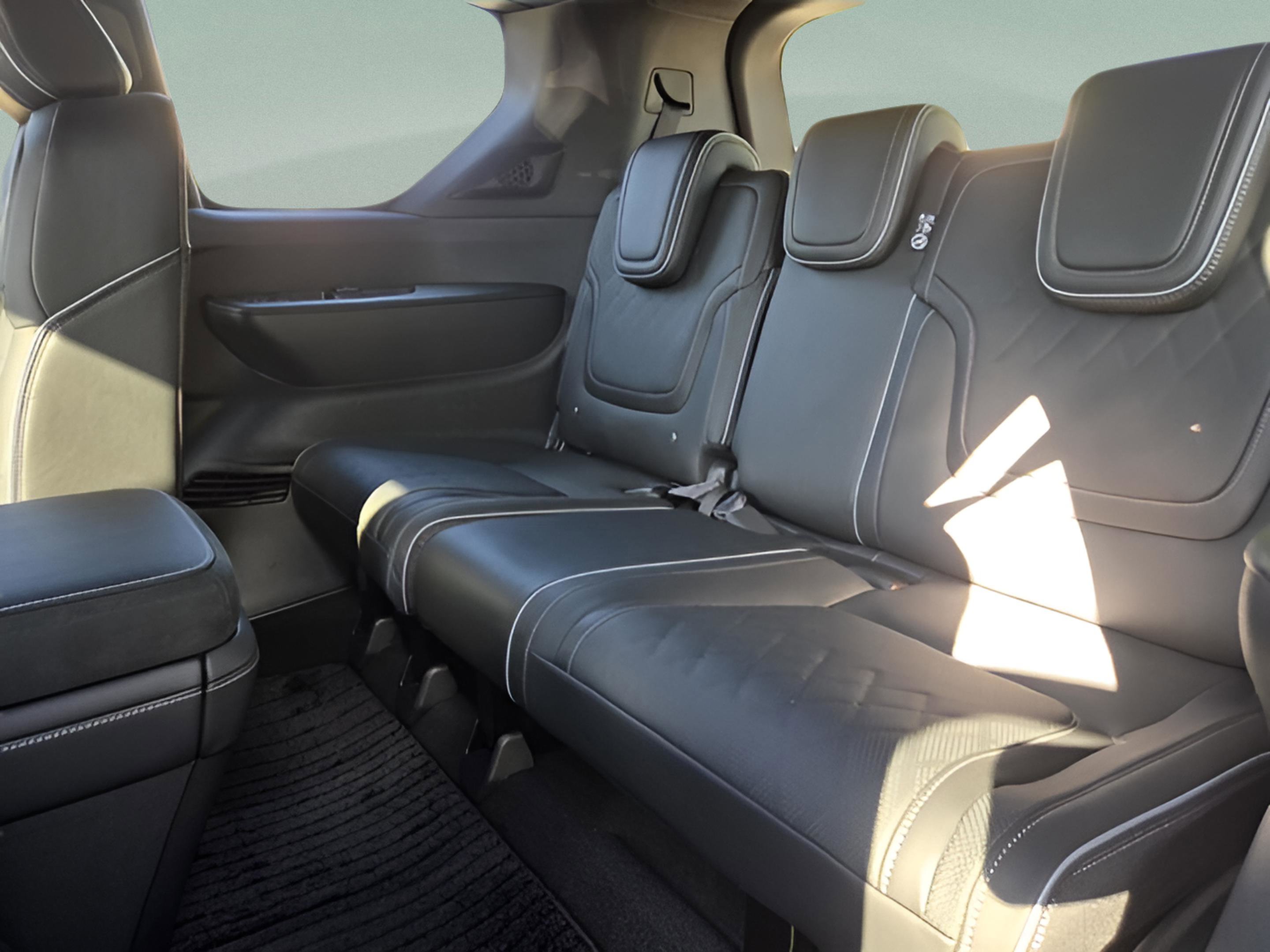 New 2026 INFINITI QX80 Autograph w/ Premium Cargo Package AWD/4WD image 16