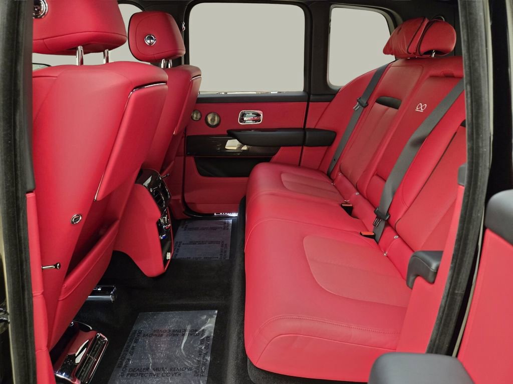 Certified 2022 Rolls-Royce Cullinan Black Badge w/ Dark Exterior Package image 18