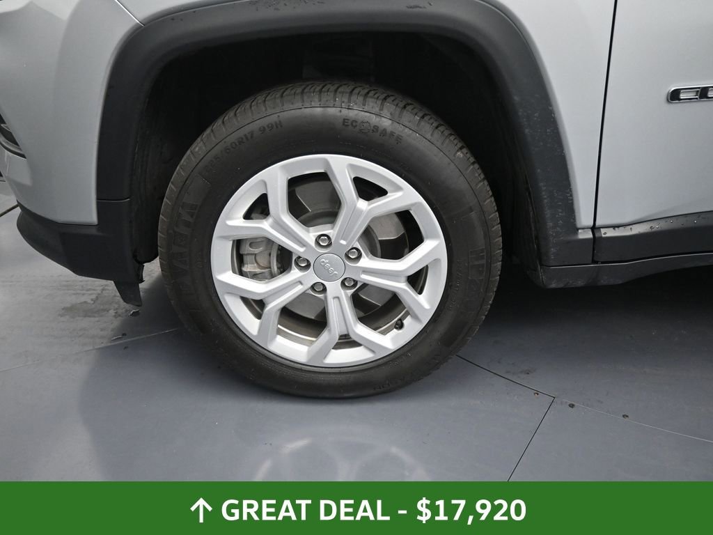 Used 2024 Jeep Compass Latitude image 15