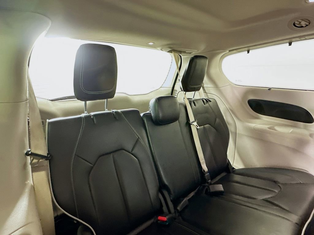 Used 2023 Chrysler Pacifica Limited image 29