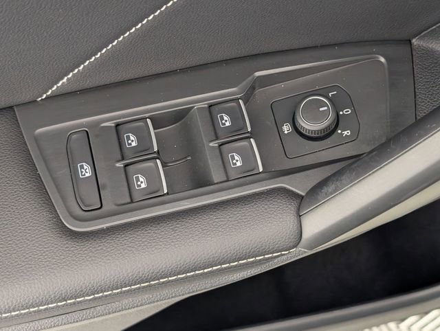 Used 2024 Volkswagen Tiguan SE image 12