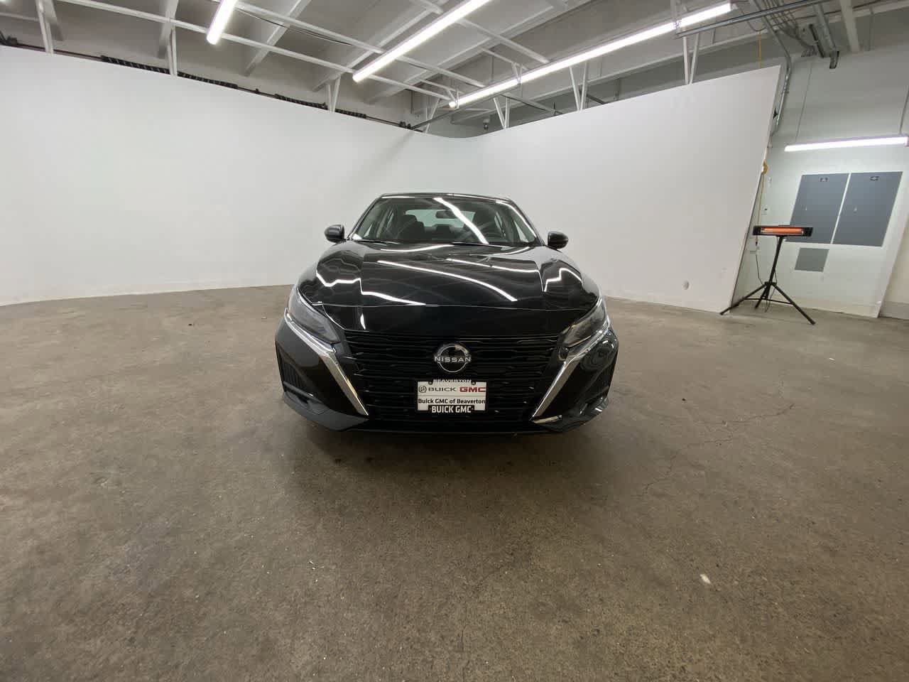 Used 2025 Nissan Altima 2.5 SV FWD image 9