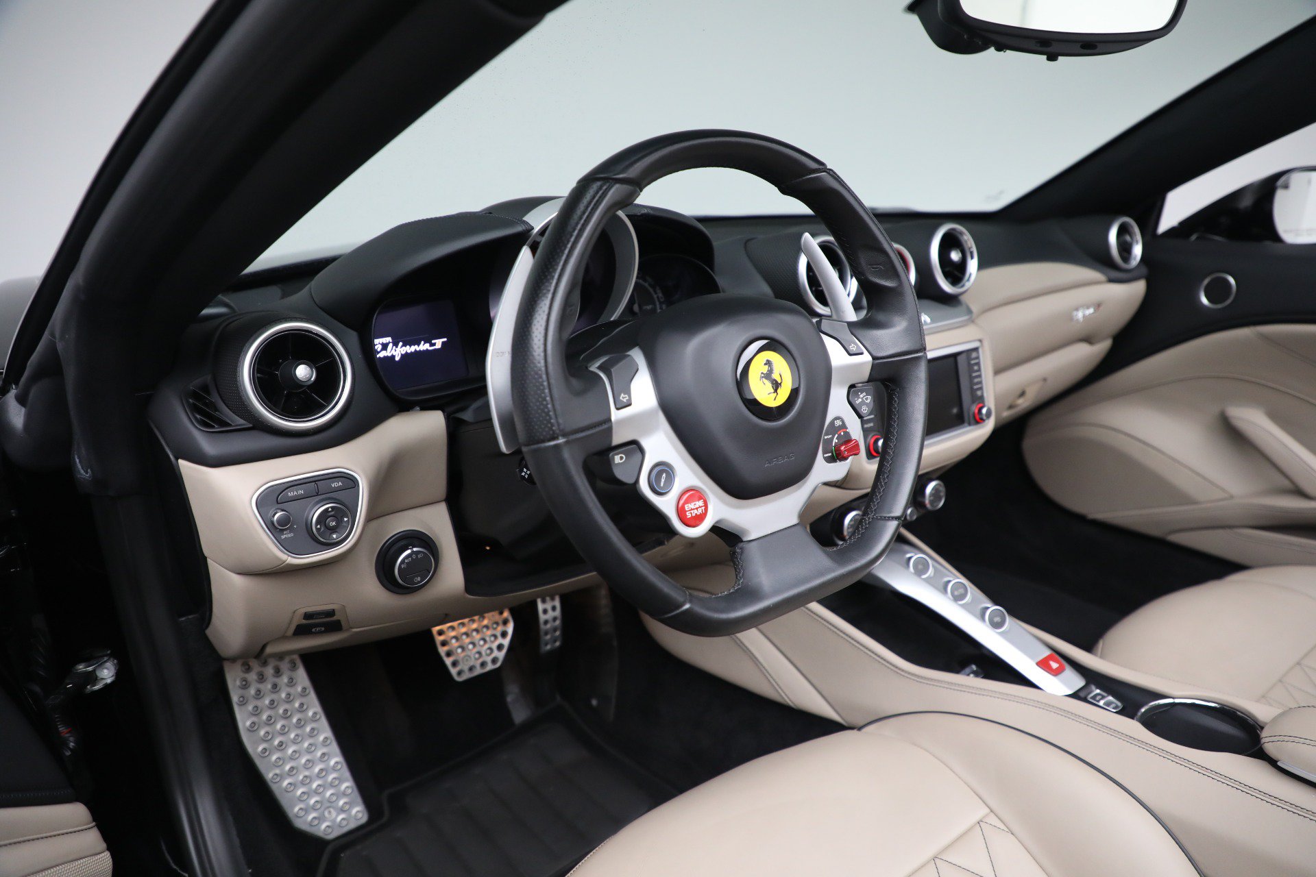 Certified 2016 Ferrari California T RWD image 14
