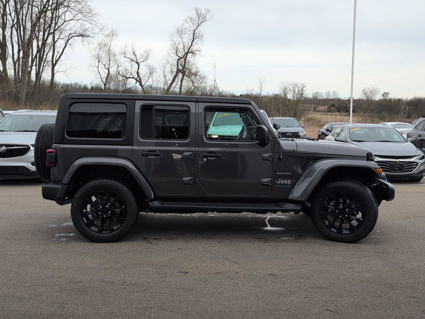 Used 2023 Jeep Wrangler Sahara w/ Cold Weather Group image 11