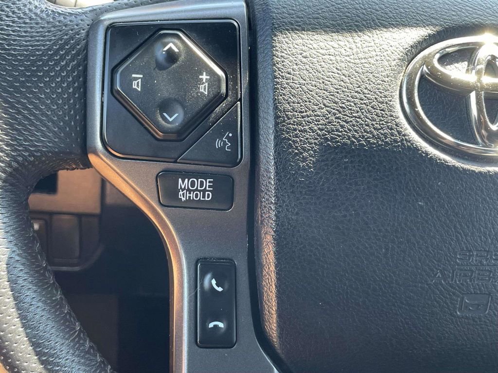 Used 2022 Toyota Tacoma TRD Off-Road AWD/4WD image 28
