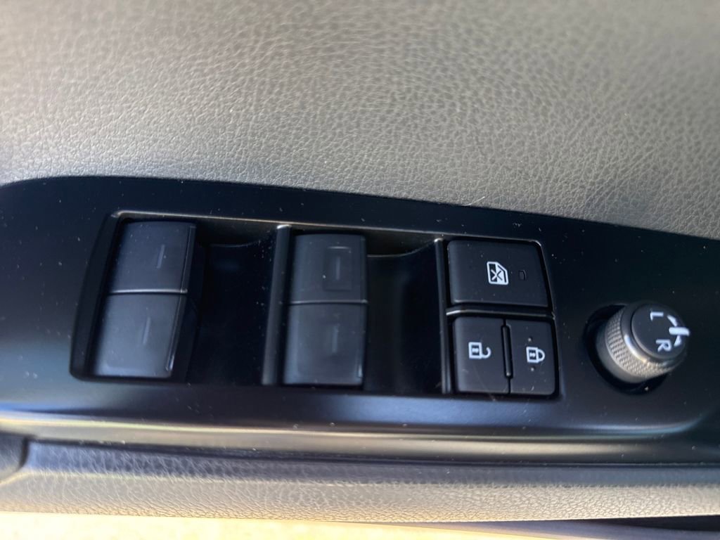 Used 2025 Toyota Camry SE image 15