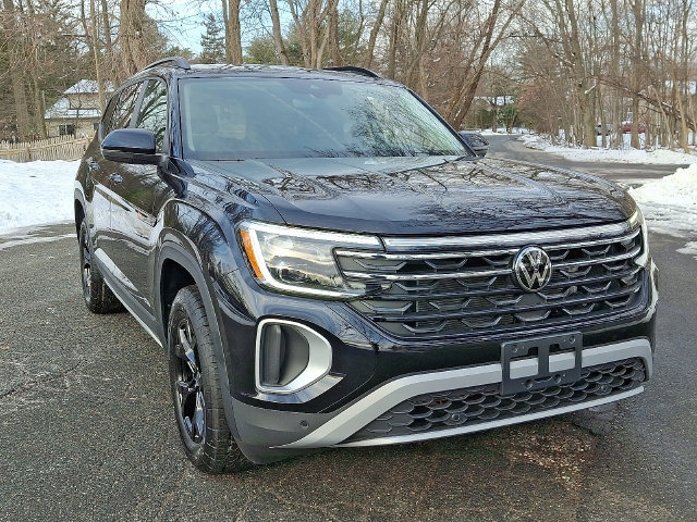 Certified 2025 Volkswagen Atlas Peak Edition SE AWD/4WD image 2