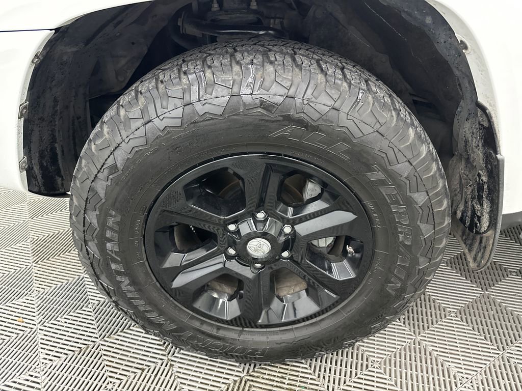 Used 2018 Toyota 4Runner SR5 AWD/4WD image 12